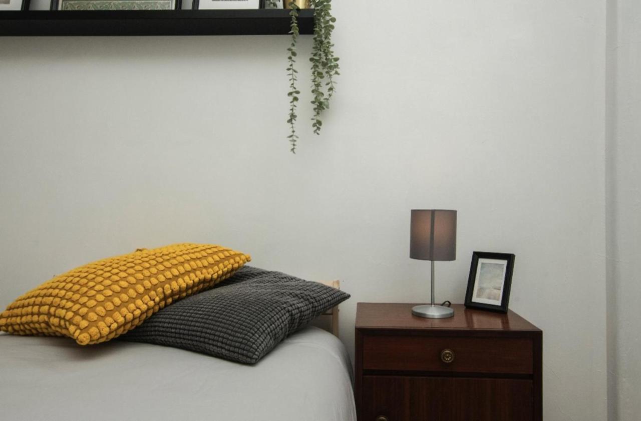 Apartment - Cost - Airport - Subway Lisbon