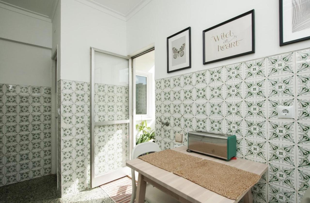 - Cost - Airport - Subway Apartment Lisbon